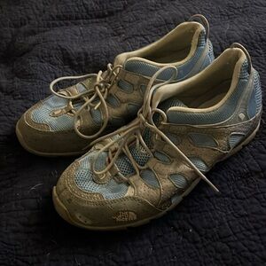 North face women’s tennis shoe size 8 1/2.